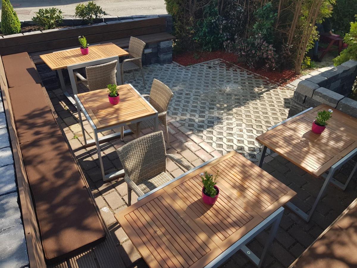 Zum Obstler - Gaststaette Und Pension Gera Exterior foto